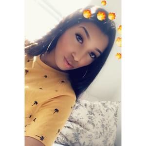 Meet your Posher, Khadija